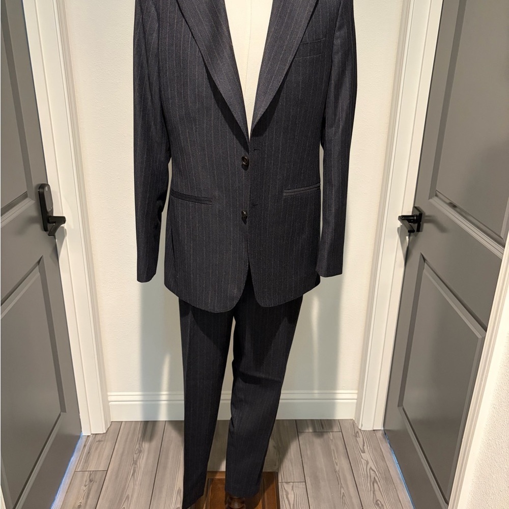 Elegant Charcoal Grey Banana Republic Luxury Suit 100% Wool